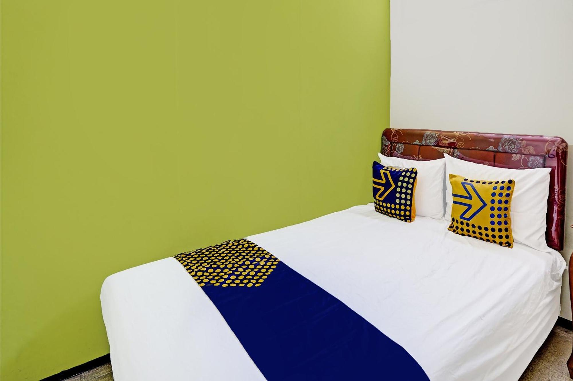 SPOT ON 91716 Kost Yy Syariah Hotel Mojokerto Bagian luar foto