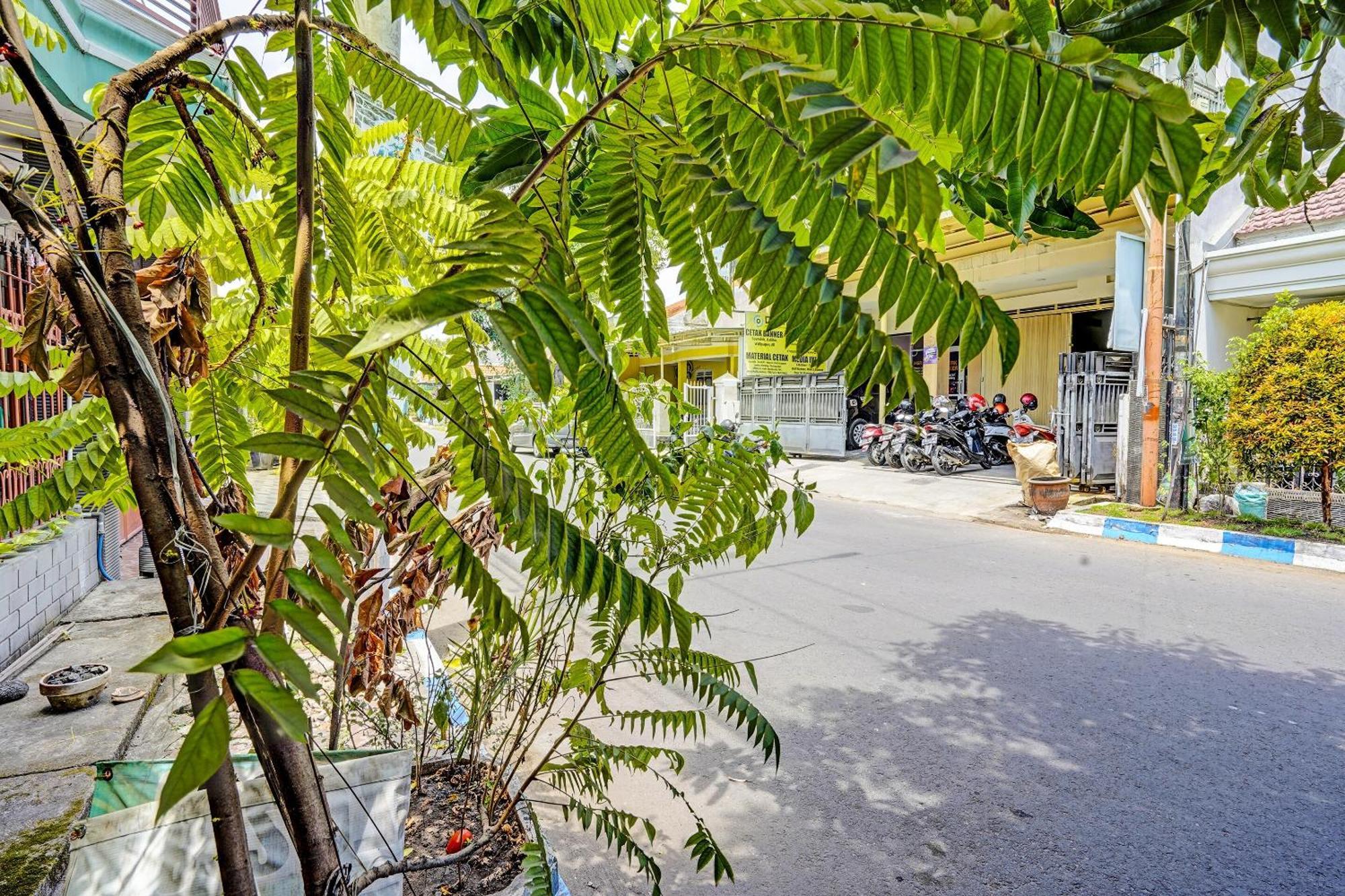 SPOT ON 91716 Kost Yy Syariah Hotel Mojokerto Bagian luar foto