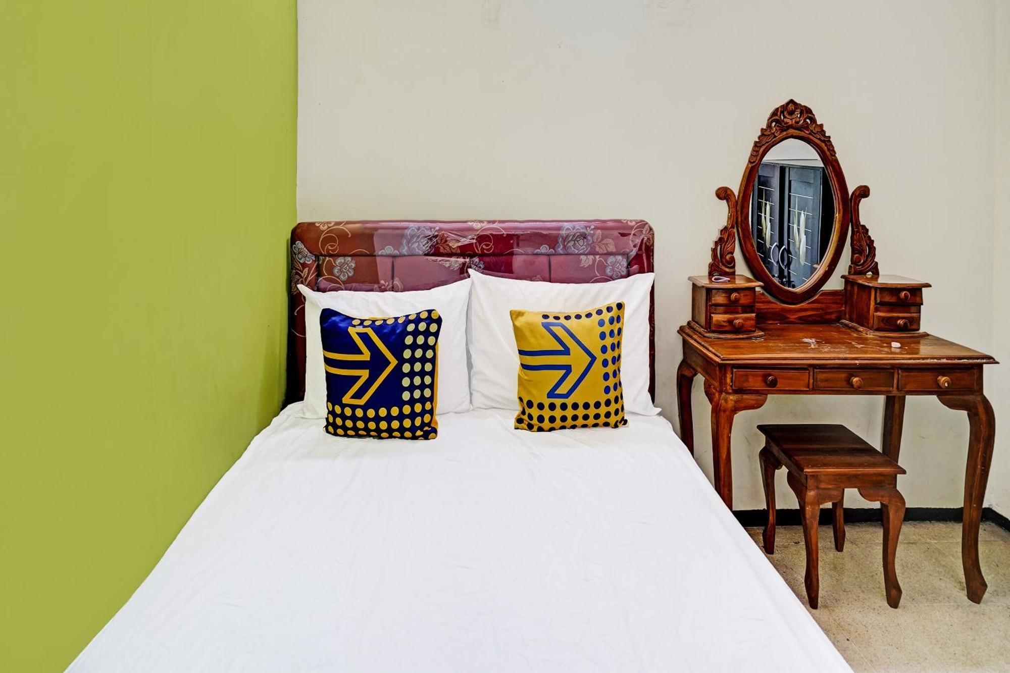 SPOT ON 91716 Kost Yy Syariah Hotel Mojokerto Bagian luar foto