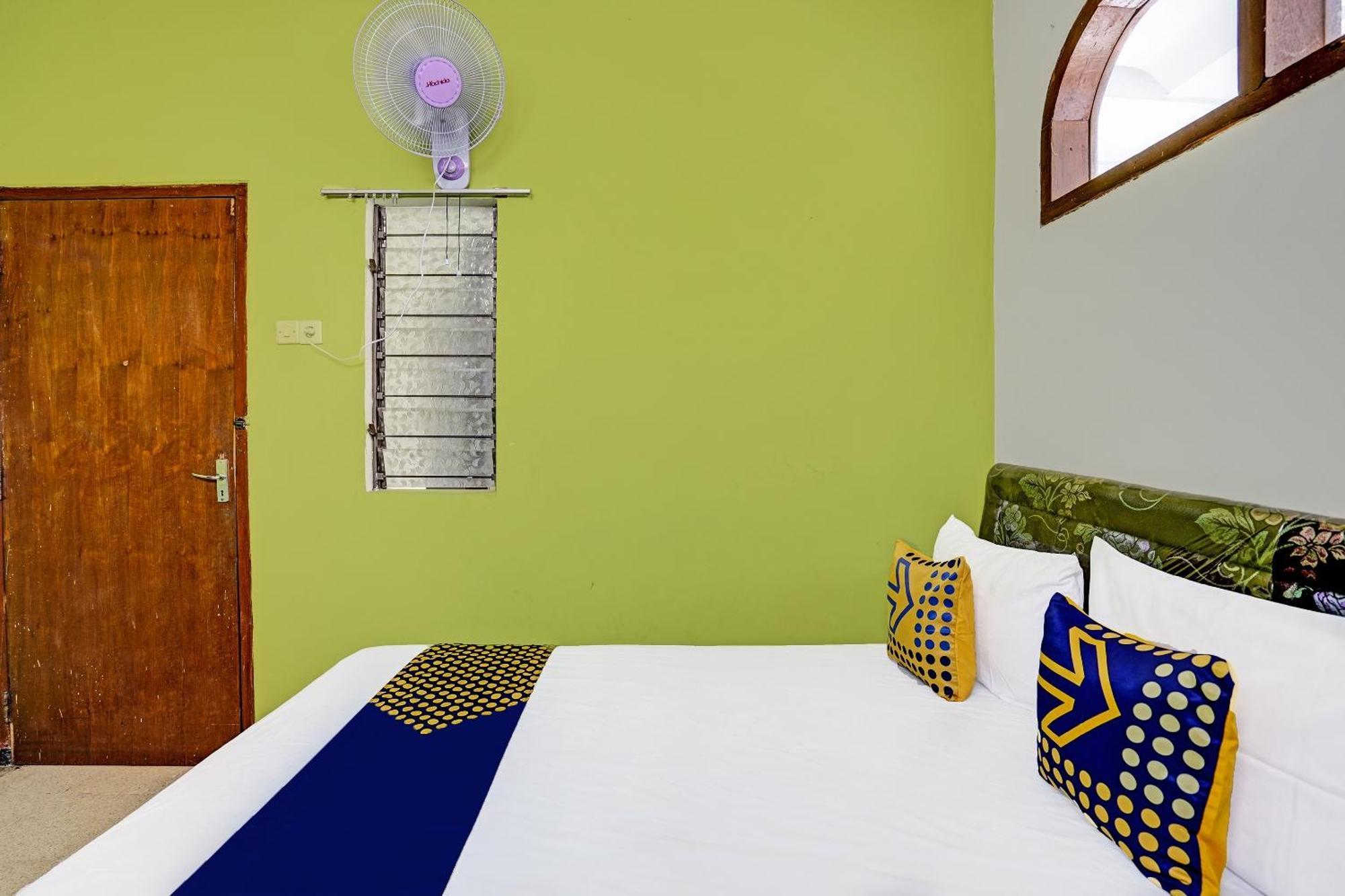 SPOT ON 91716 Kost Yy Syariah Hotel Mojokerto Bagian luar foto