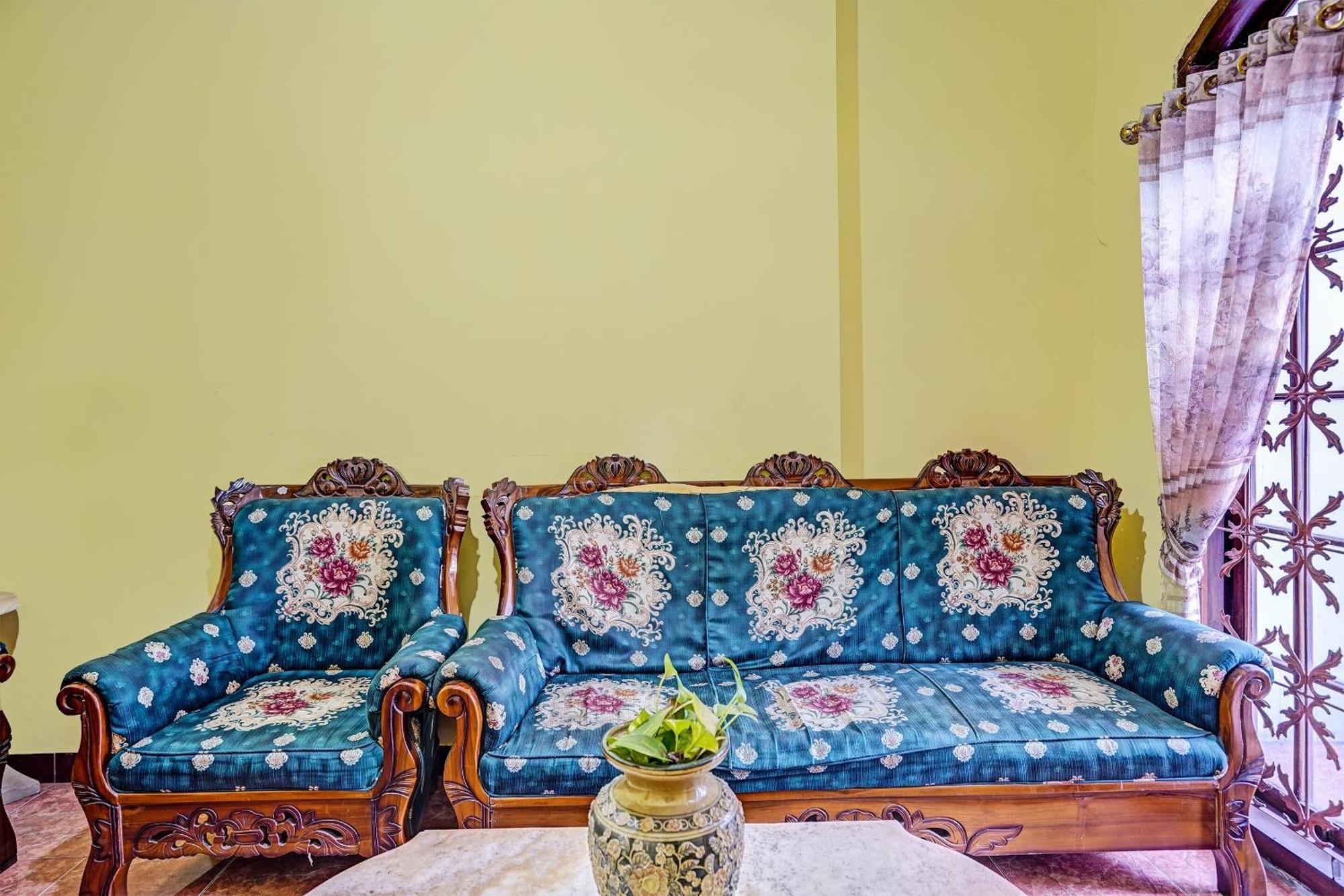 SPOT ON 91716 Kost Yy Syariah Hotel Mojokerto Bagian luar foto