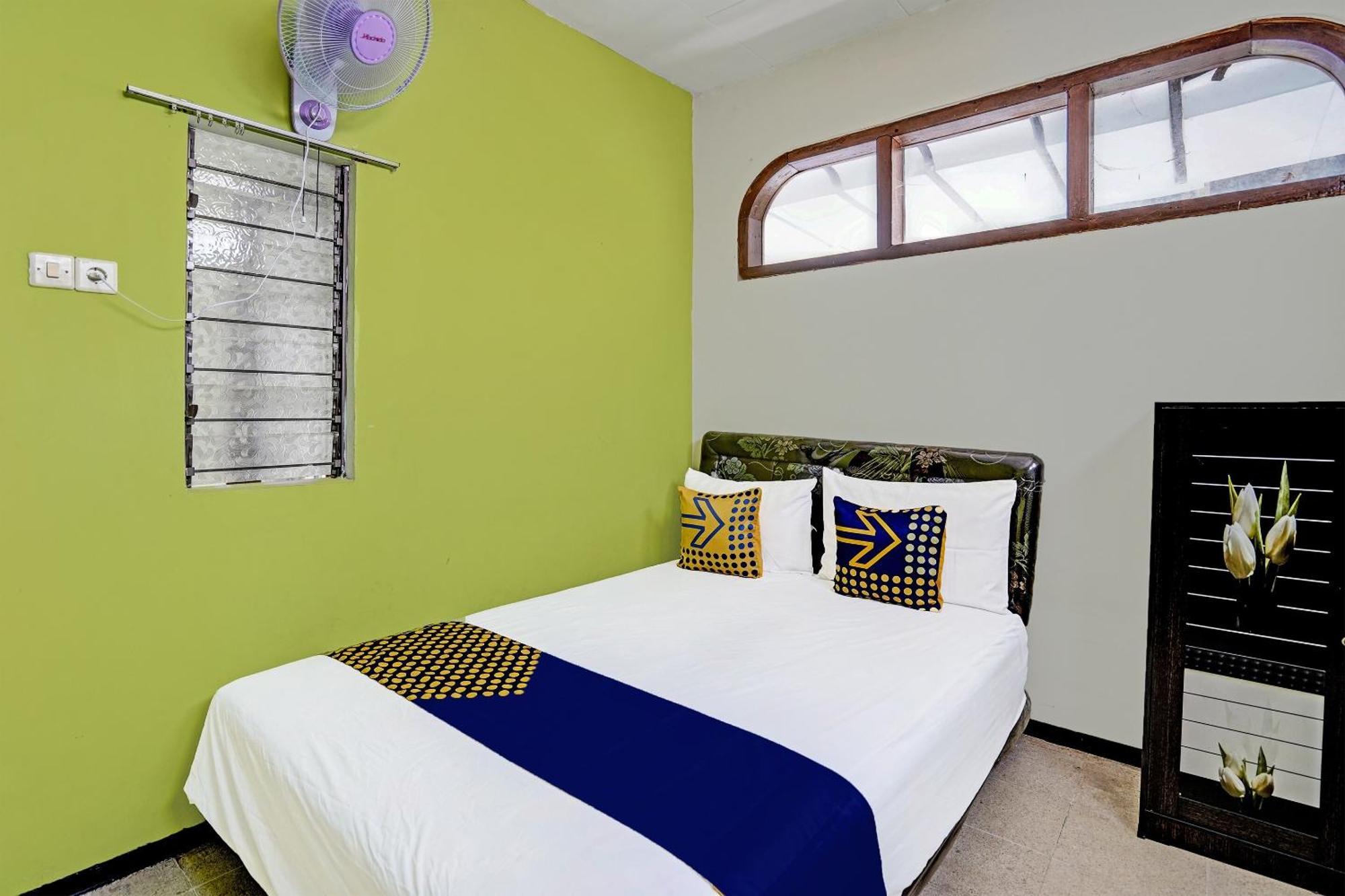 SPOT ON 91716 Kost Yy Syariah Hotel Mojokerto Bagian luar foto