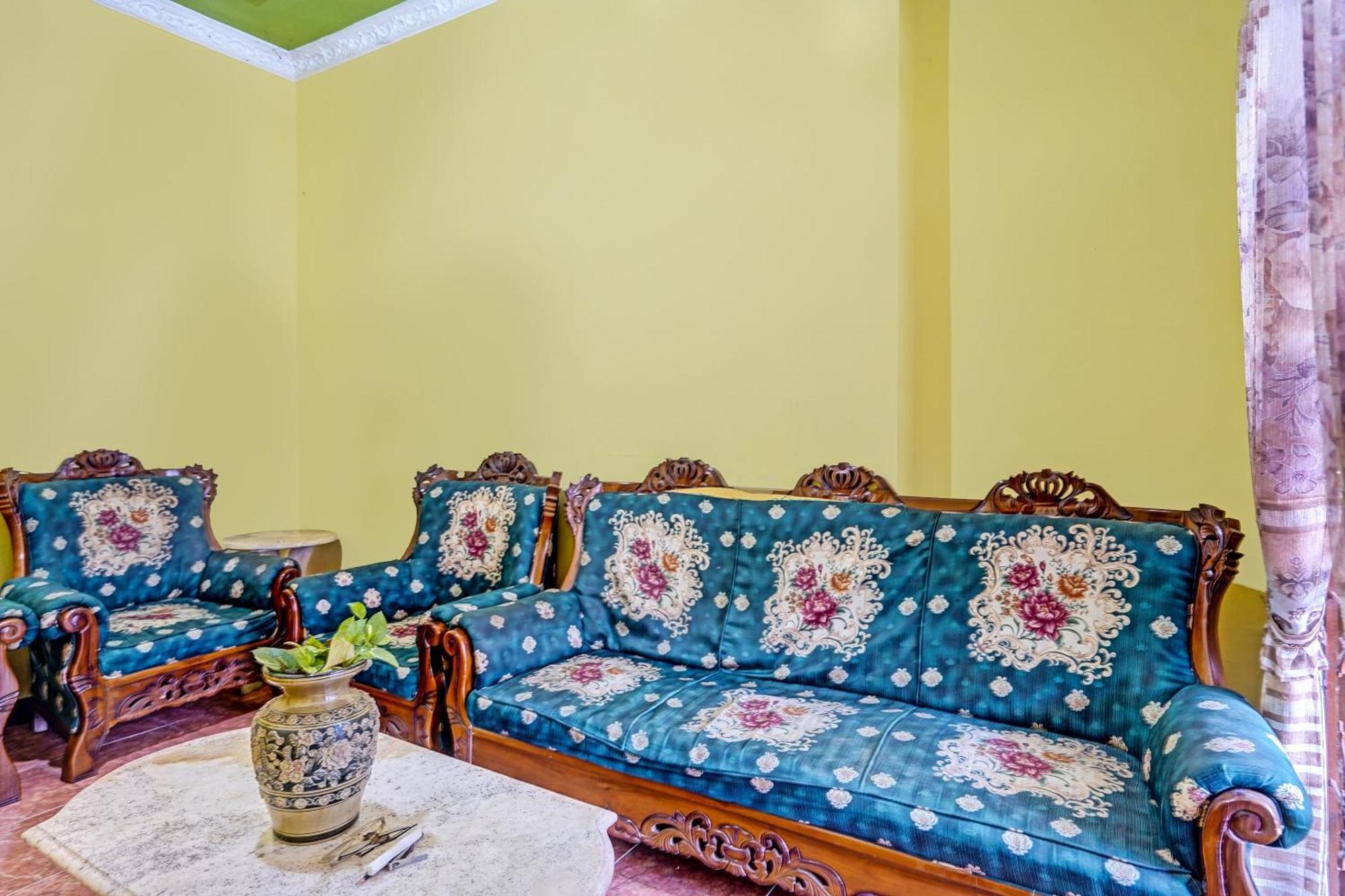 SPOT ON 91716 Kost Yy Syariah Hotel Mojokerto Bagian luar foto