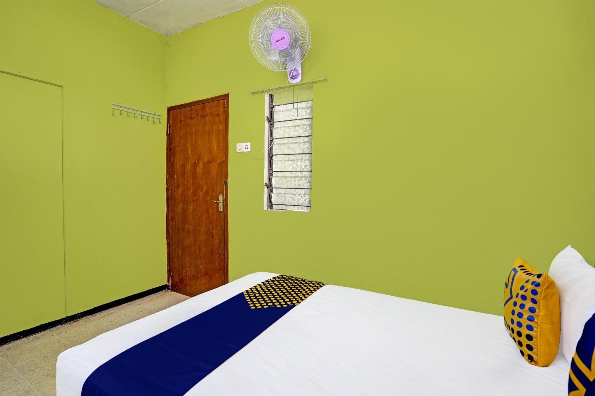 SPOT ON 91716 Kost Yy Syariah Hotel Mojokerto Bagian luar foto