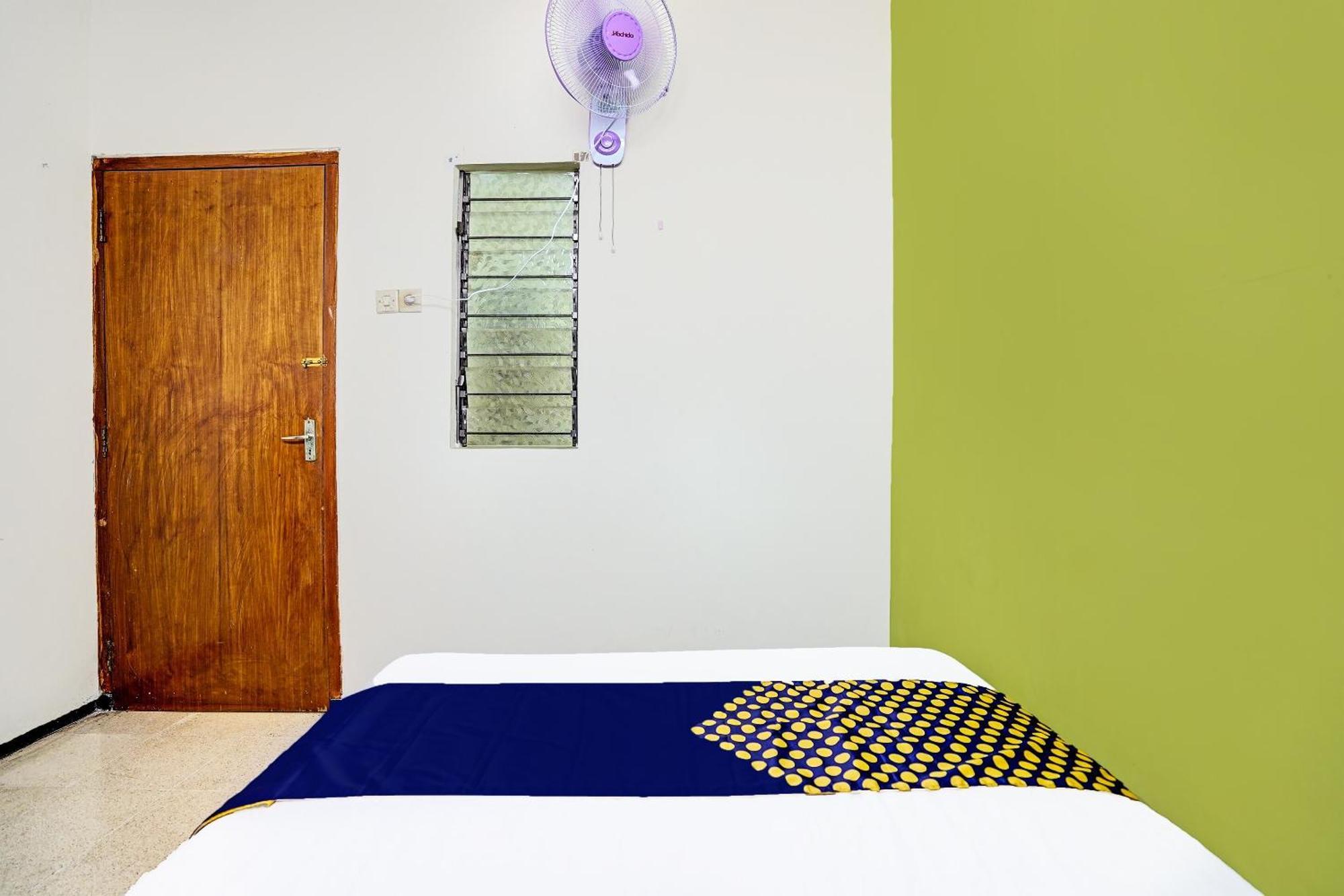 SPOT ON 91716 Kost Yy Syariah Hotel Mojokerto Bagian luar foto