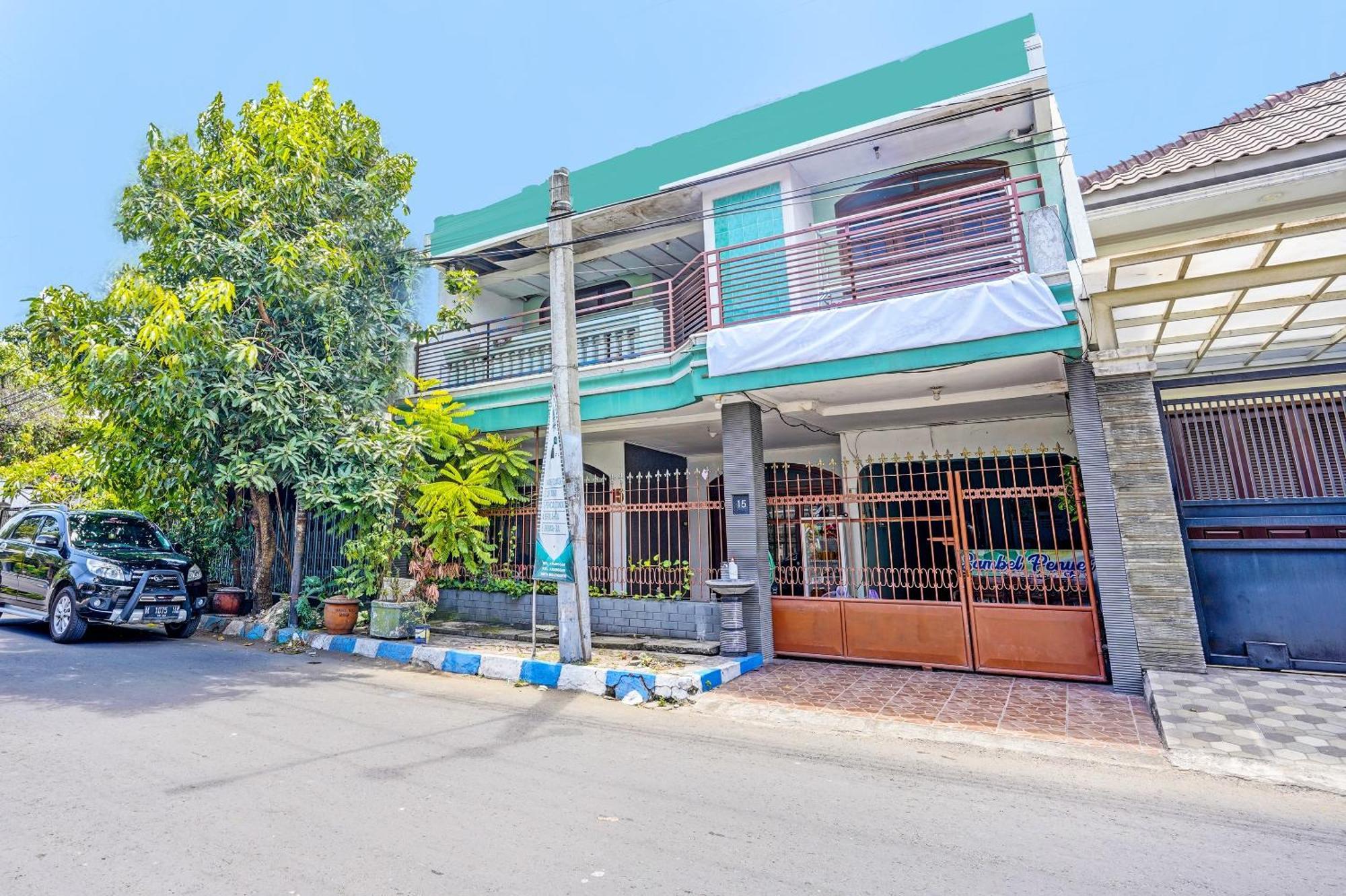 SPOT ON 91716 Kost Yy Syariah Hotel Mojokerto Bagian luar foto